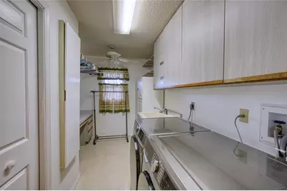 3908 Oak Grove Drive, Sarasota, FL 34243 - Photo 12