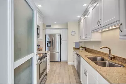137 Avenida Messina #3, Sarasota, FL 34242 - Photo 4