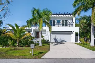 405 Edwards Dr, Sarasota, FL 34243 - Photo 1