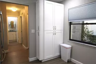 376 Oak Hill Dr, Sarasota, FL 34232 - Photo 6