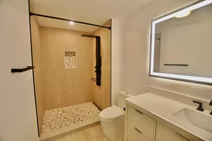 750 N Tamiami Trl, Sarasota, FL 34236 - Photo 24