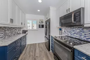 220 Santa Maria St, Venice, FL 34285 - Photo 4