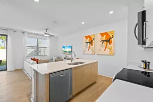 8049 Gulfstream Ct, Lakewood Ranch, FL 34202 - Photo 6