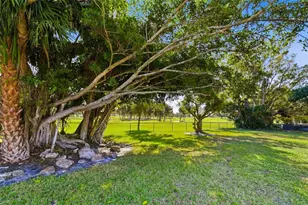 456 Magellan Dr, Sarasota, FL 34243 - Photo 16