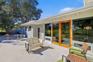 456 Magellan Dr, Sarasota, FL 34243 - Photo 12