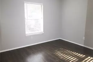 8123 45th Ct E, Sarasota, FL 34243 - Photo 10