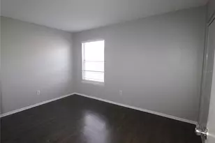 8123 45th Ct E, Sarasota, FL 34243 - Photo 8