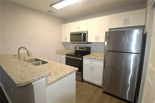 8123 45th Ct E, Sarasota, FL 34243 - Photo 2