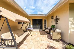 6994 W Country Club Dr N, Sarasota, FL 34243 - Photo 4