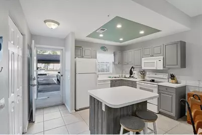 4210 Breezeway Boulevard #415, Sarasota, FL 34238 - Photo 6