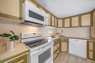 84 Del Rio Dr, Palmetto, FL 34221 - Photo 6