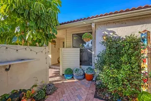 4870 Kestral Park Cir, Sarasota, FL 34231 - Photo 8