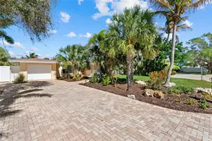 353 Avenida Leona, Sarasota, FL 34242 - Photo 2