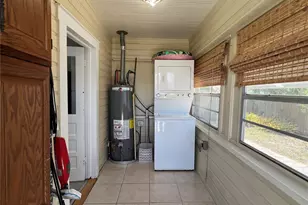 914 17th St W, Bradenton, FL 34205 - Photo 8