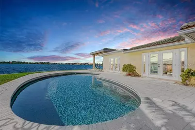 7692 Cove Terrace, Sarasota, FL 34231 - Photo 8