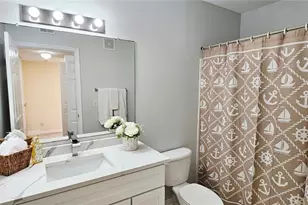 1040 Villagio Cir, Sarasota, FL 34237 - Photo 8