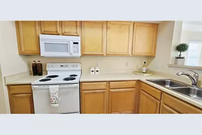 1040 Villagio Circle #201, Sarasota, FL 34237 - Photo 6