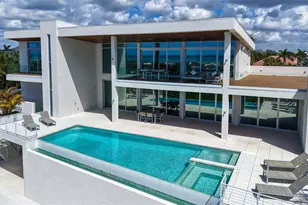 160 Whittier Dr, Sarasota, FL 34236 - Photo 2