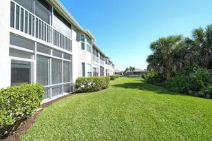 9601 Castle Point Dr, Sarasota, FL 34238 - Photo 32