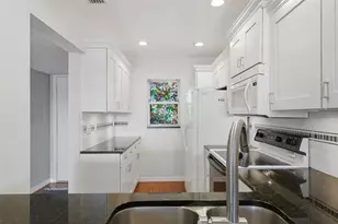 437 Cerromar Ln, Venice, FL 34293 - Photo 8