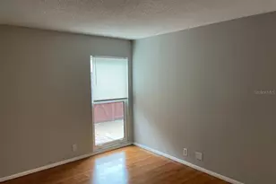 2763 Woodgate Ln, Sarasota, FL 34231 - Photo 8