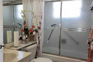 1811 Bedford Ln, Sun City Center, FL 33573 - Photo 24