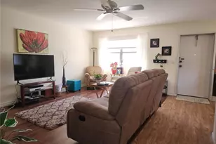 1811 Bedford Ln, Sun City Center, FL 33573 - Photo 4