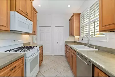 8115 Victoria Falls Circle, Sarasota, FL 34243 - Photo 20
