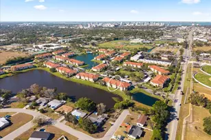 1050 Villagio Cir, Sarasota, FL 34237 - Photo 20