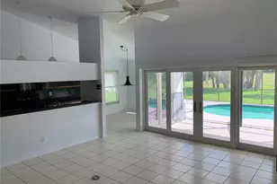 3982 Kingston Dr, Sarasota, FL 34238 - Photo 4