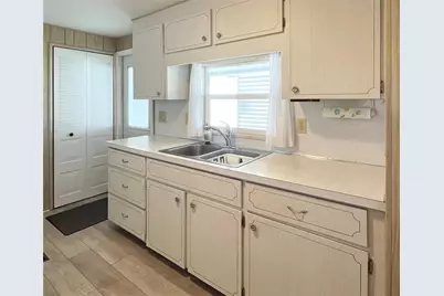 3232 Ash Terrace, Sarasota, FL 34237 - Photo 12