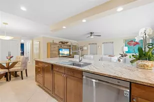 800 Benjamin Franklin Dr, Sarasota, FL 34236 - Photo 6