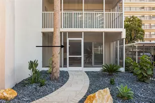 800 Benjamin Franklin Dr, Sarasota, FL 34236 - Photo 2