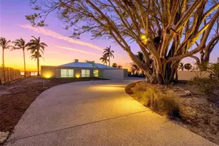 320 S Shore Dr, Sarasota, FL 34234 - Photo 2