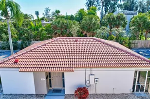 191 Vista Hermosa Cir, Sarasota, FL 34242 - Photo 2