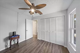 3601 Egerton Cir, Sarasota, FL 34233 - Photo 4