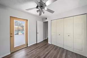 3601 Egerton Cir, Sarasota, FL 34233 - Photo 6