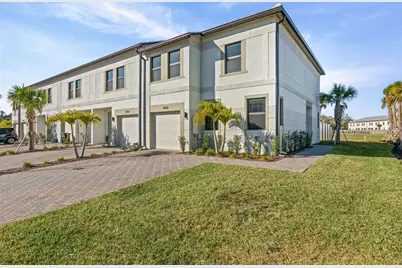 8025 Gulfstream Court, Lakewood Ranch, FL 34202 - Photo 2