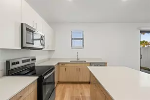 8025 Gulfstream Ct, Lakewood Ranch, FL 34202 - Photo 14