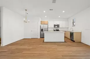 8025 Gulfstream Ct, Lakewood Ranch, FL 34202 - Photo 12