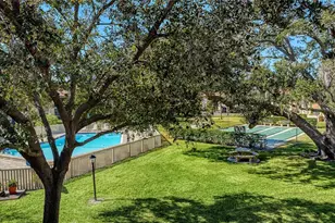 2448 Clubhouse Dr, Sarasota, FL 34232 - Photo 4