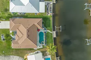 360 Capri Isles Ct, Punta Gorda, FL 33950 - Photo 4