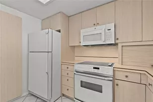 3717 Prado Dr, Sarasota, FL 34235 - Photo 16