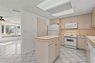 3717 Prado Dr, Sarasota, FL 34235 - Photo 12