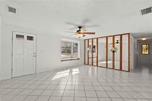 3717 Prado Dr, Sarasota, FL 34235 - Photo 4