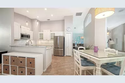 8972 Huntington Pointe Drive, Sarasota, FL 34238 - Photo 10