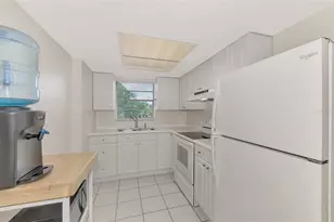 102 Capri Isles Blvd, Venice, FL 34292 - Photo 16