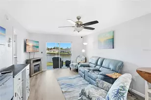 12538 SW Kingsway Cir, Lake Suzy, FL 34269 - Photo 2