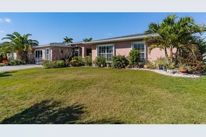 134 Dartmouth Drive NW, Port Charlotte, FL 33952 - Photo 4