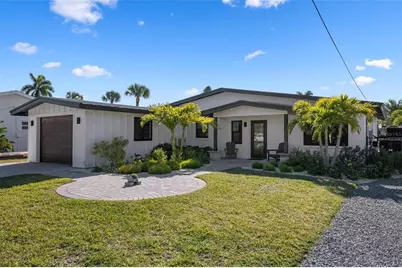 401 28th Street, Holmes Beach, FL 34217 - Photo 1